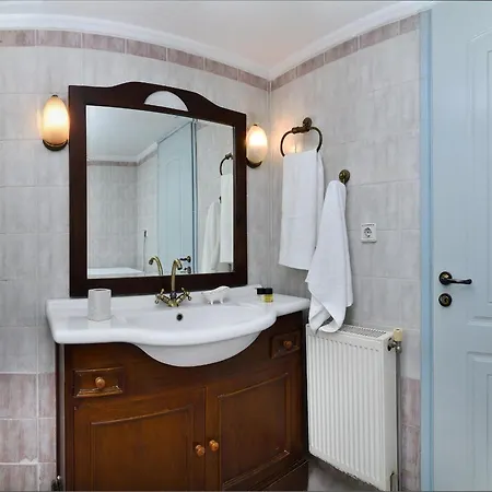 Seaview Maisonette Just A Breath Of Center 'new Listing' *